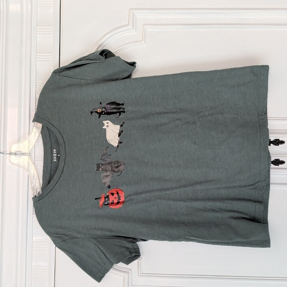 SHEIN Tops - SHEIN Dark Gray Halloween Character Tee